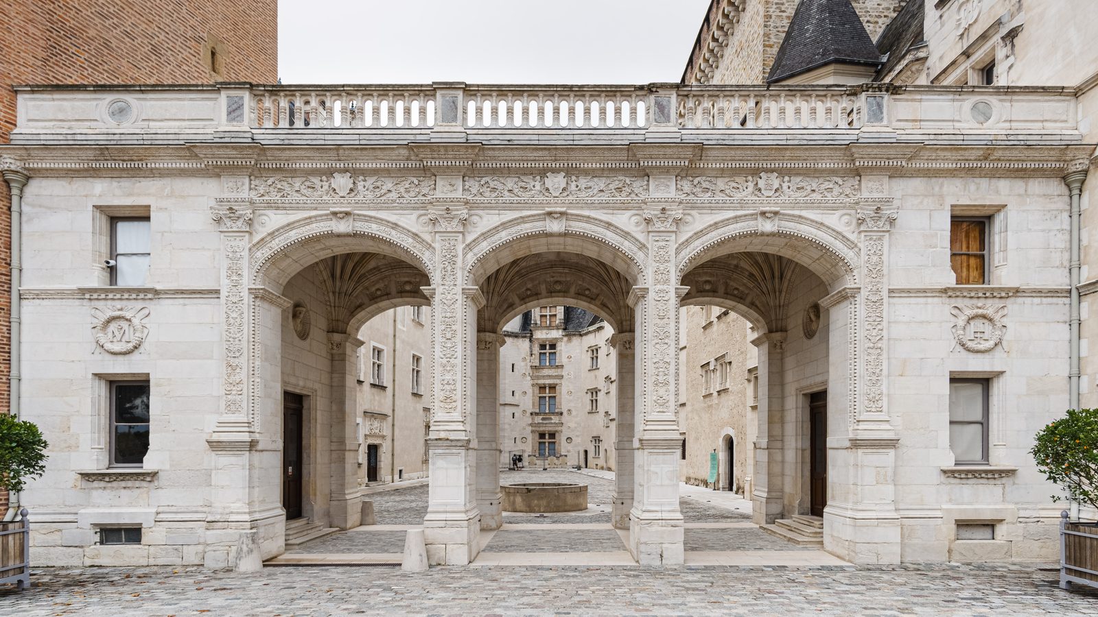 Pau, préfecture du Pyrénées-Atlantiques